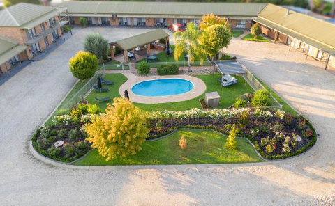 Statesman Motor Inn - Bed n Breakfasts 2