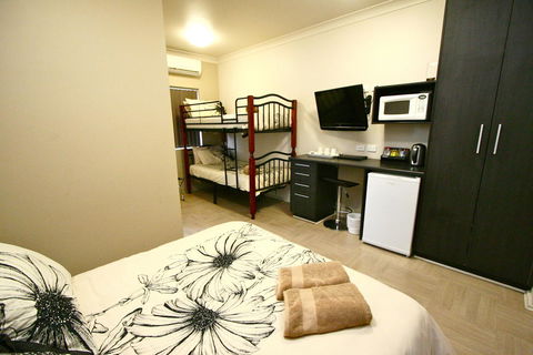 Station Hotel Motel Kurri - Australia Shopping 3