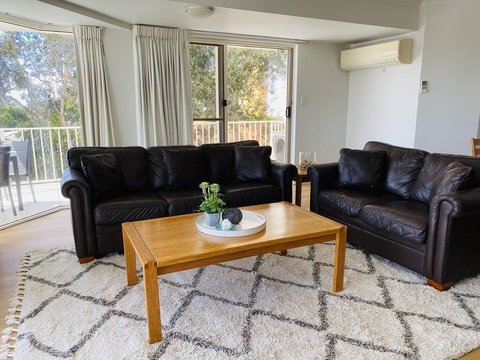 Steps From Mudjimba Beach 3 BR Apt Sunshine Coast With WIFI,Pool,Parking - Australia Shopping 1