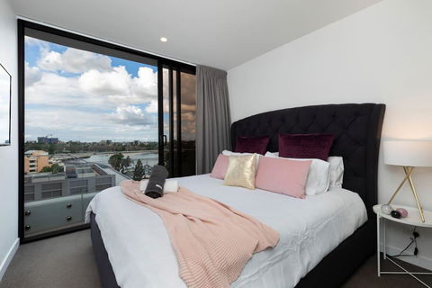 STH - River Views, Fast Internet, Long Stays - Accommodation Australia 1