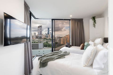 STH - River Views, Fast Internet, Long Stays - Accommodation Australia 3