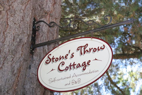 Stone's Throw Cottage Bed And Breakfast - Accommodation Australia 1
