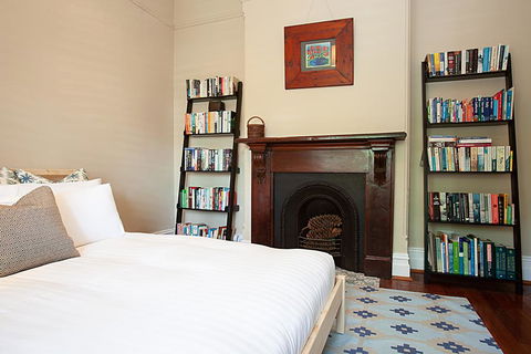 Striking Open Plan Home In Quiet Inner-city Area - Accommodation Australia 1