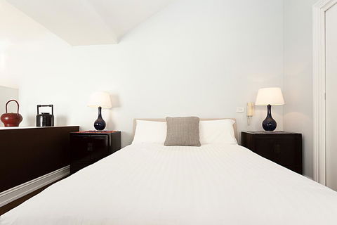 Striking Open Plan Home In Quiet Inner-city Area - Accommodation Australia 2