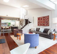 Striking open plan home in quiet inner-city area - Accommodation Australia