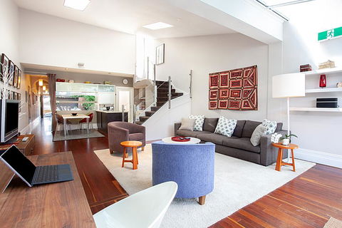 Striking Open Plan Home In Quiet Inner-city Area - Accommodation Australia 0