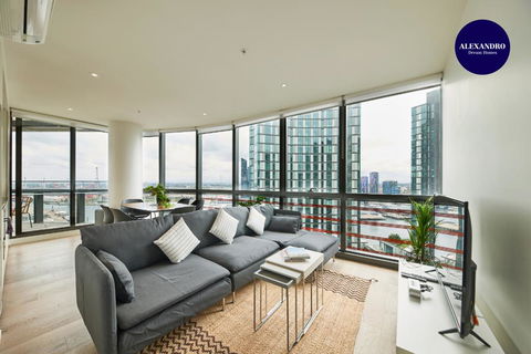 STUNNING 2 BED 2 BATH STYLISH UNIT // FREE PARKING - Accommodation Australia 0