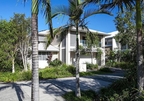 Stunning Beachside Home Minutes From Coolum Beach - Australia Shopping 1