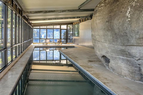 STUNNING CLIFF TOP HOME // POOL & GAMES - Accommodation Australia 3