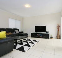 Stunning Home Near Scarborough Beach Sleeps 11 - Accommodation Australia