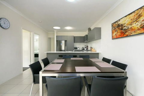 Stunning Home Near Scarborough Beach Sleeps 11 - Accommodation Australia 2