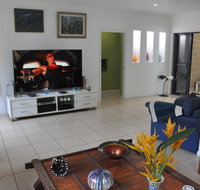 STUNNING MAGNETIC ISLAND HOMEPRIVATE LARGE POOLADULTS ONLY - Accommodation Australia