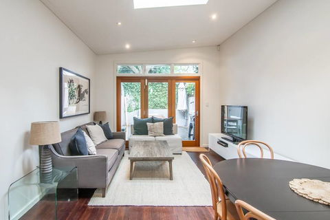 Stunning Townhouse- Quiet Street Close To CBD - Accommodation Australia 2