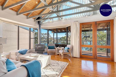 STUNNING WATERFRONT ESCAPE AT DALEYS POINT - Local Tourism 0