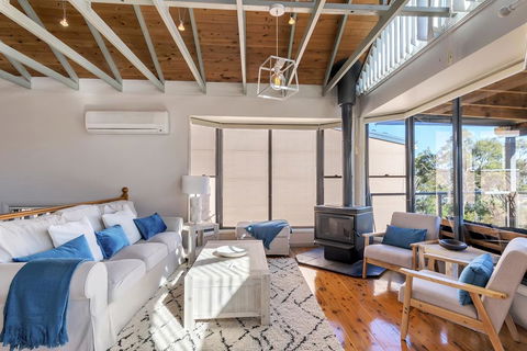STUNNING WATERFRONT ESCAPE AT DALEYS POINT - Local Tourism 2