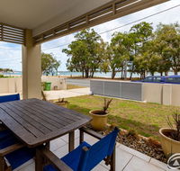 Stunning Waterfront Home with pool - Sylvan Beach Esp Bellara - Accommodation Australia