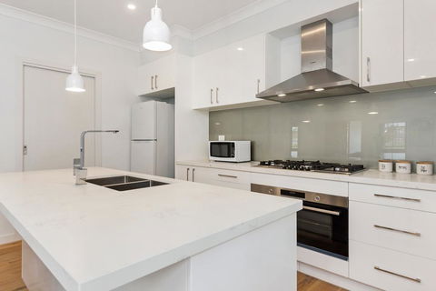 Style, Comfort And Convenience - Accommodation Australia 2