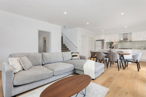 Style, Comfort And Convenience - Accommodation Australia 0