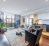 Stylish 2-bed 2 bath with free parking pool gym wifi - Accommodation Australia