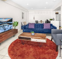 Stylish 2-Bed Apartment with Sweeping River Views - Australia Shopping