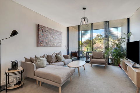 STYLISH CAMPERDOWN APARTMENT And PARKING INC - Accommodation Australia 3