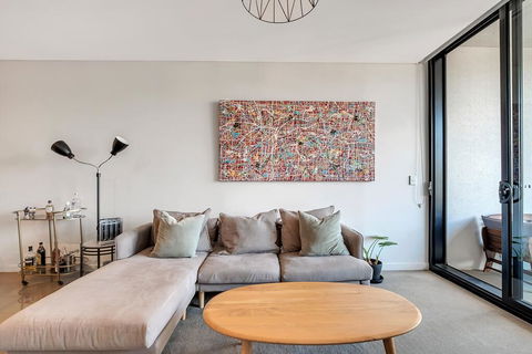 STYLISH CAMPERDOWN APARTMENT And PARKING INC - Accommodation Australia 2