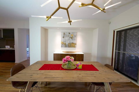 Stylish Luxe House For Big Group Near Shopping Center - Local Tourism 2
