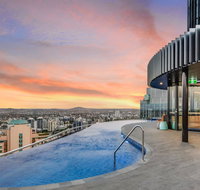 Stylish Resort Living in the City - Accommodation Australia
