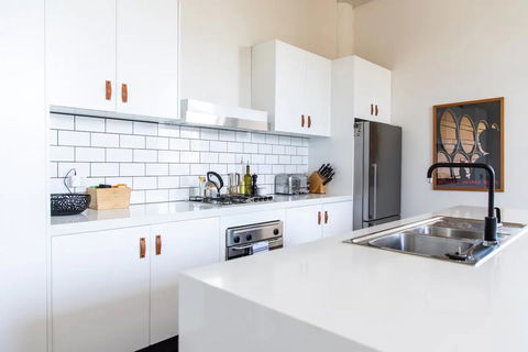 Stylish Warehouse Conversion In The Heart Of Fitzroy - Accommodation Australia 3