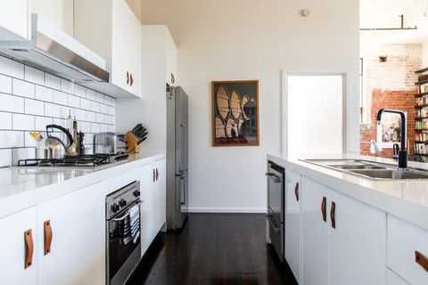 Stylish Warehouse Conversion In The Heart Of Fitzroy - Accommodation Australia 2