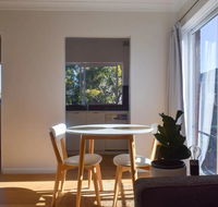 Sun-Drenched 1 Bed Studio Apt Newtown Parking - Accommodation Australia