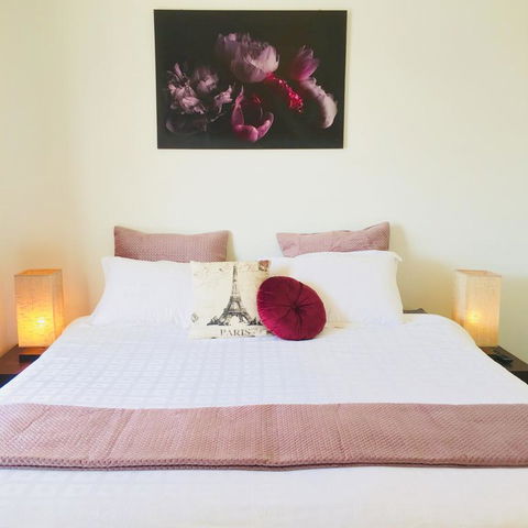 Sunny Shackell - Echuca Moama Holiday Accommodation - Local Tourism 3