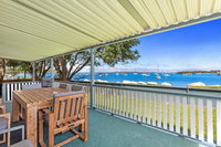 Sunset Beach House - Soldiers Point Sleeps 9