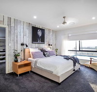 Sunset Penthouse Couples Retreat close to Airlie Beach Champagne on arrival - Australia Shopping