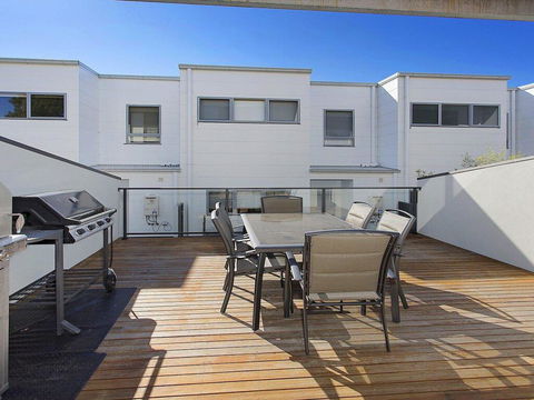 Surf Beach Townhouse - Accommodation Australia 2