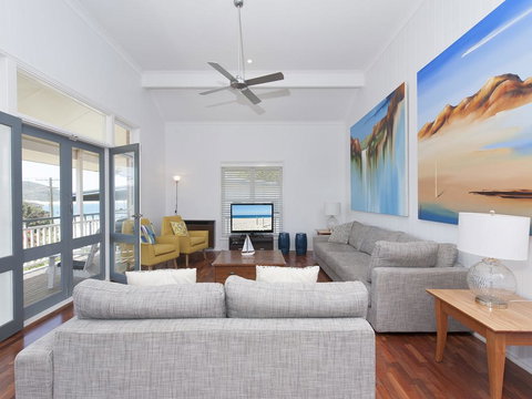 Surf Break - 10B Tuna (Upstairs) - Local Tourism 1