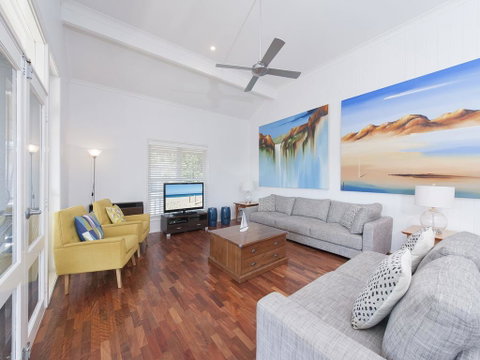 Surf Break - Fingal Bay - Accommodation Australia 3
