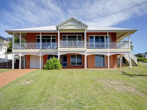 Surf Break - Fingal Bay - Accommodation Australia 0