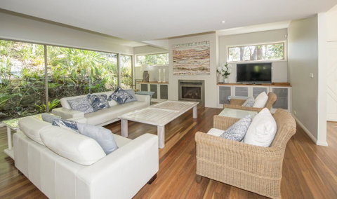 Surfers Ave Retreat Narrawallee - Accommodation Australia 3