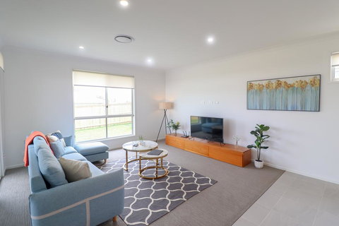 Surfers Paradise At Catherine Hill Bay - Local Tourism 3