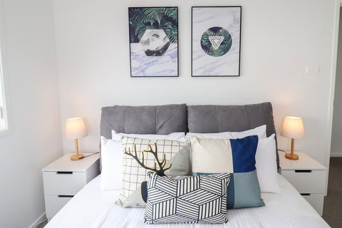 Surfers Paradise At Catherine Hill Bay - Local Tourism 0