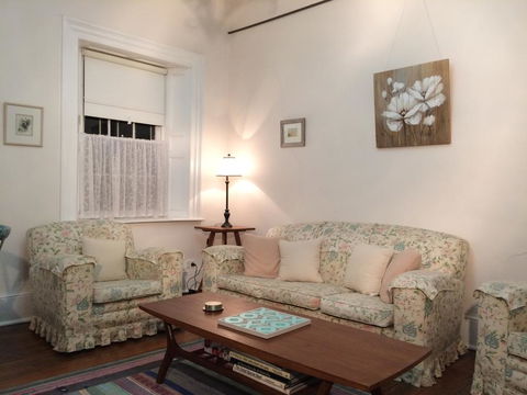 Surgeon's Cottage - Local Tourism 1