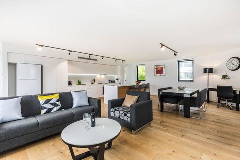 Sydney Townhouse With Parking And Deck - Australia Shopping 0
