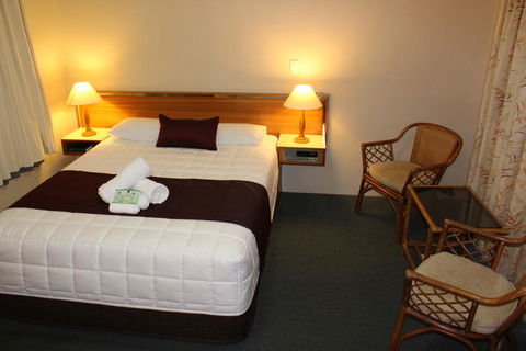 Tabourie Lake Motor Inn - Local Tourism 2