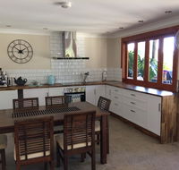 TAKURA HEIGHTS Modern Country Apartment with pool access - Local Tourism