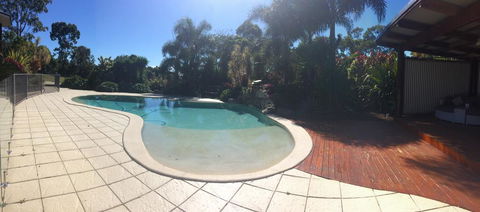 TAKURA HEIGHTS Modern Country Apartment With Pool Access - Accommodation Australia 1
