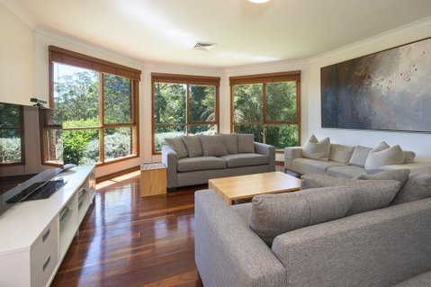 Taliesin - Beautiful 4 Bedroom Home With Amazing Views! - Accommodation Australia 3