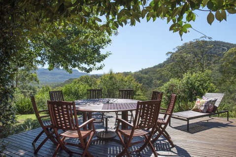 Taliesin - Beautiful 4 Bedroom Home With Amazing Views! - Accommodation Australia 0