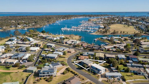 Tanjil - A Stroll From The Water In Paynesville - Accommodation Australia 0