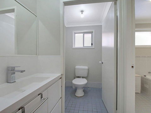 That Pink House! - Comfortable Home Away From Home - Accommodation Australia 2